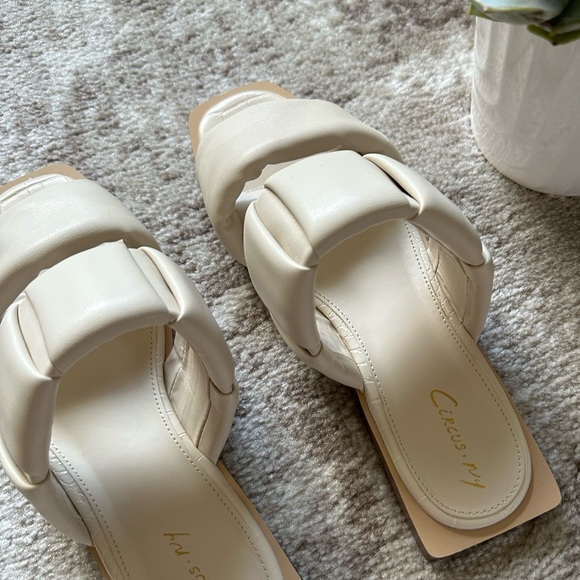 Sam Edelman Cream Sandals - Picture 3 of 5